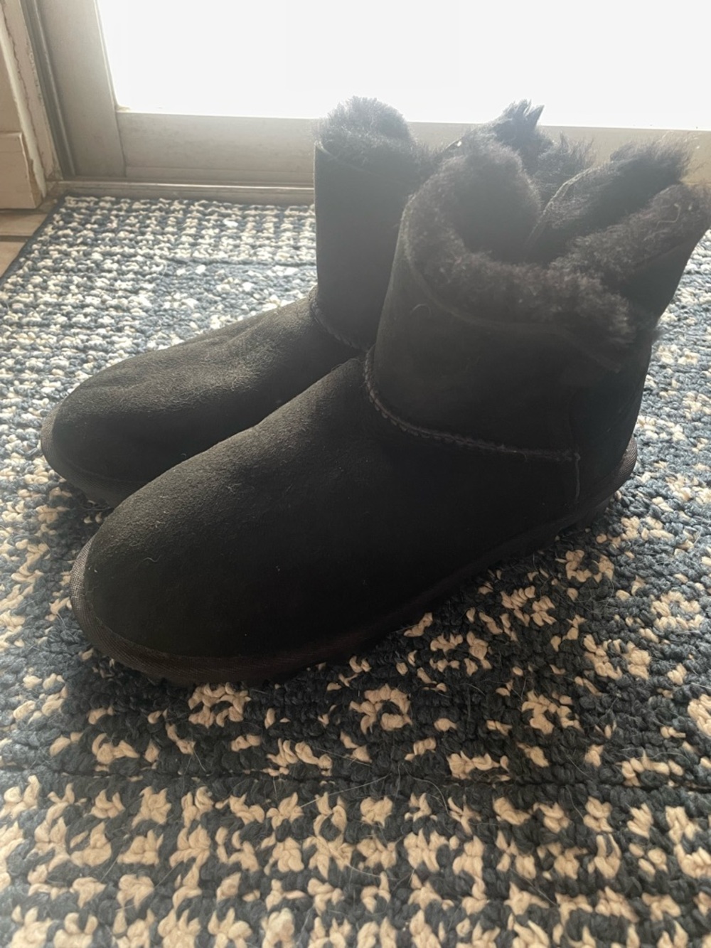 Cozy Short Black Faux-Shearling Booties